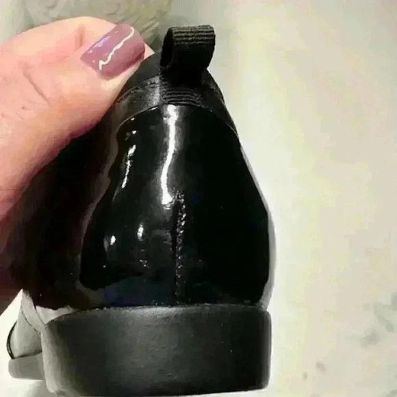 NWOT Adrienne Vittadini Women's Black Leather Round Toe Slip-On Flats Size 8 - Picture 7 of 10